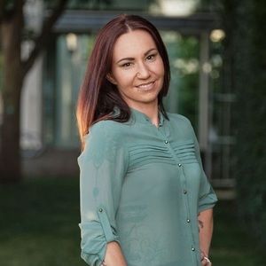 Meet your Posher, Ivona